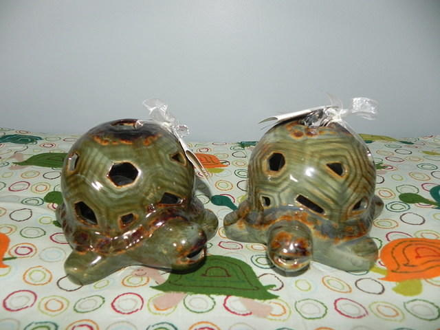 Pair of sachet scented turtles